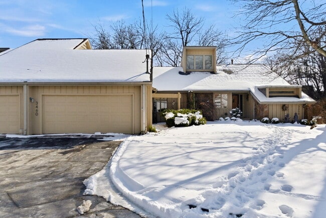 Building Photo - 3460 E Catalpa St