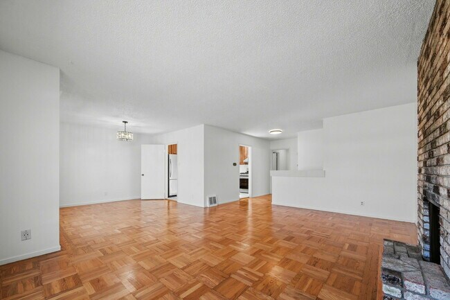 Photo - 72 Huntington Dr