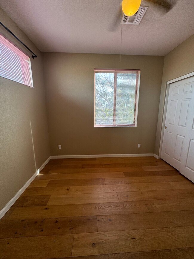 Photo - 5415 W Buffalo St