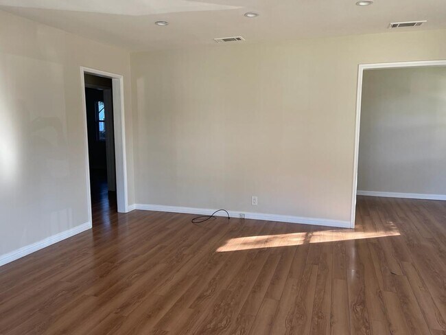 living room - 442 N Hollywood Way