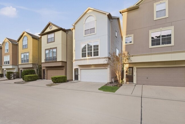 Building Photo - 3209 Clearview Cir