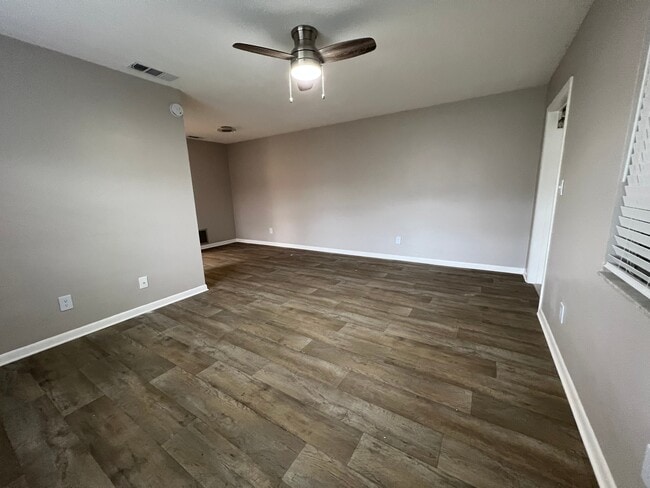Photo - 1 Bed/1 Bath - Unit 16 Unit 16