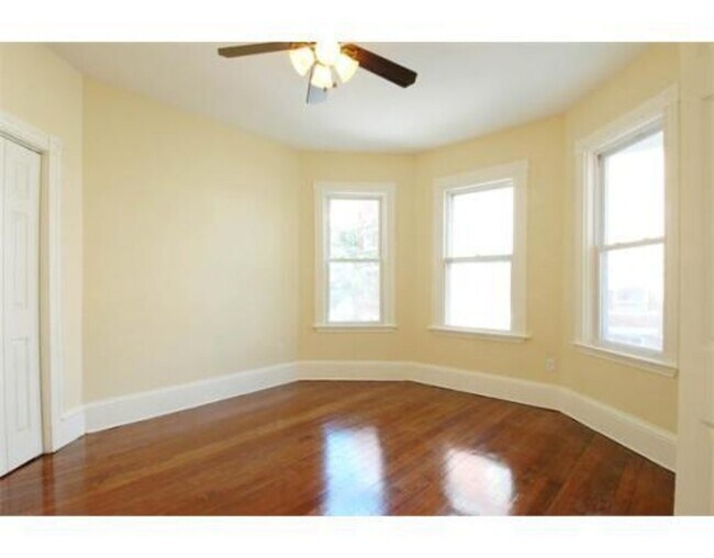 Photo - 19 Parker Hill Ave Unidad 1