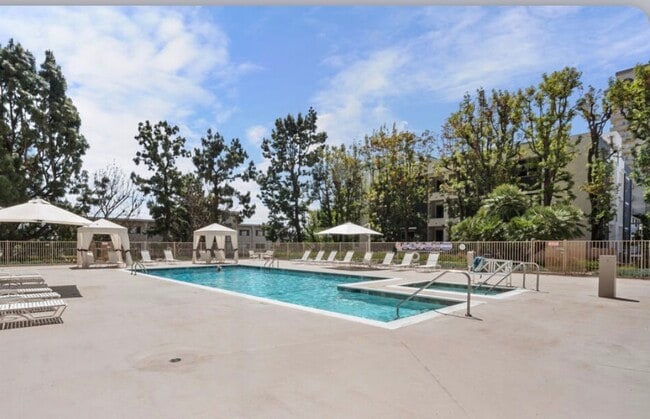 Photo - 100 S Doheny Dr Unit 308