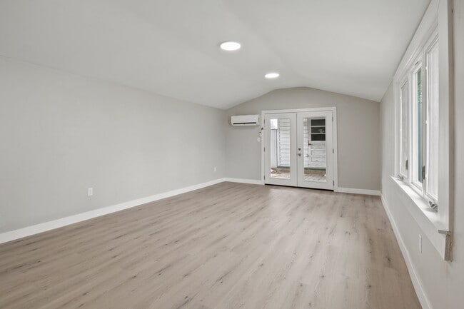 Photo - 3134 N 14th 1/2 St