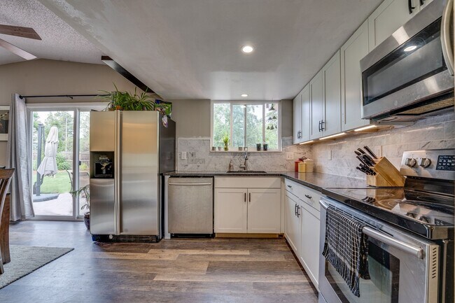 Photo - Beautiful 5 bed, 3 Bath House in Central Fort Collins!