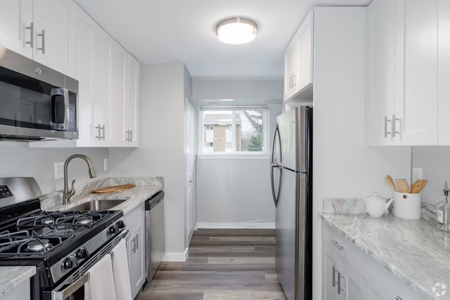 Building Photo - Sunnybrook Townhouses