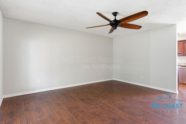 Photo - 208 Charles Ave