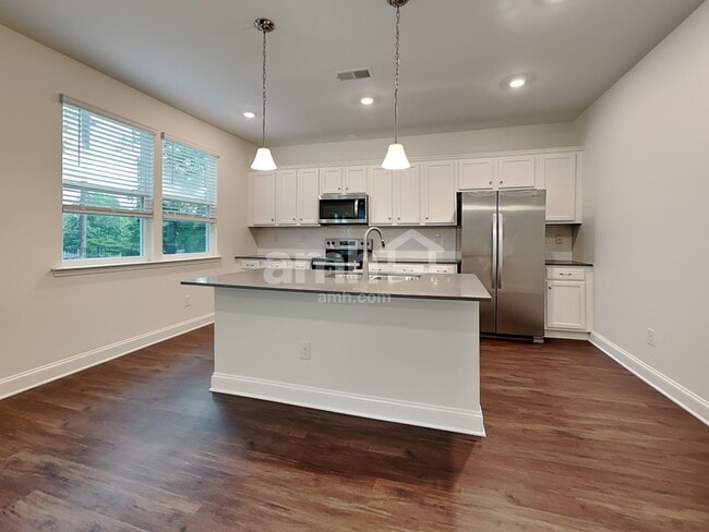Photo - 605 Rivermist Dr