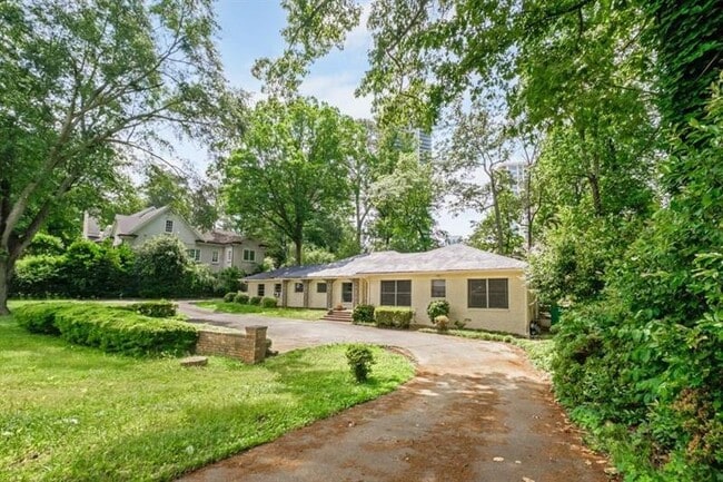 Photo - 757 Old Ivy Rd NE