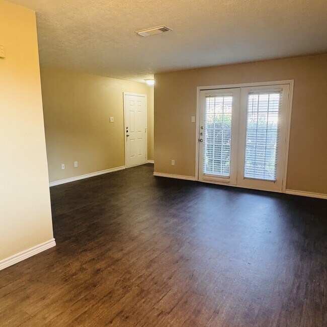 Photo - 6824 Camden Ln Townhome