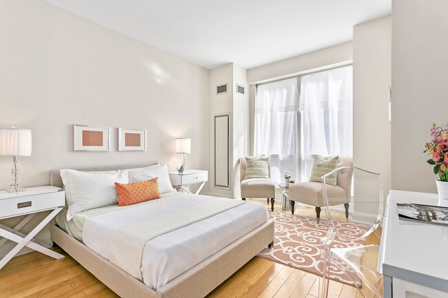 Photo - 350 W 42nd St