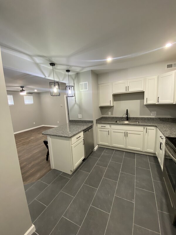 Building Photo - 1235 Summit St Unit #F