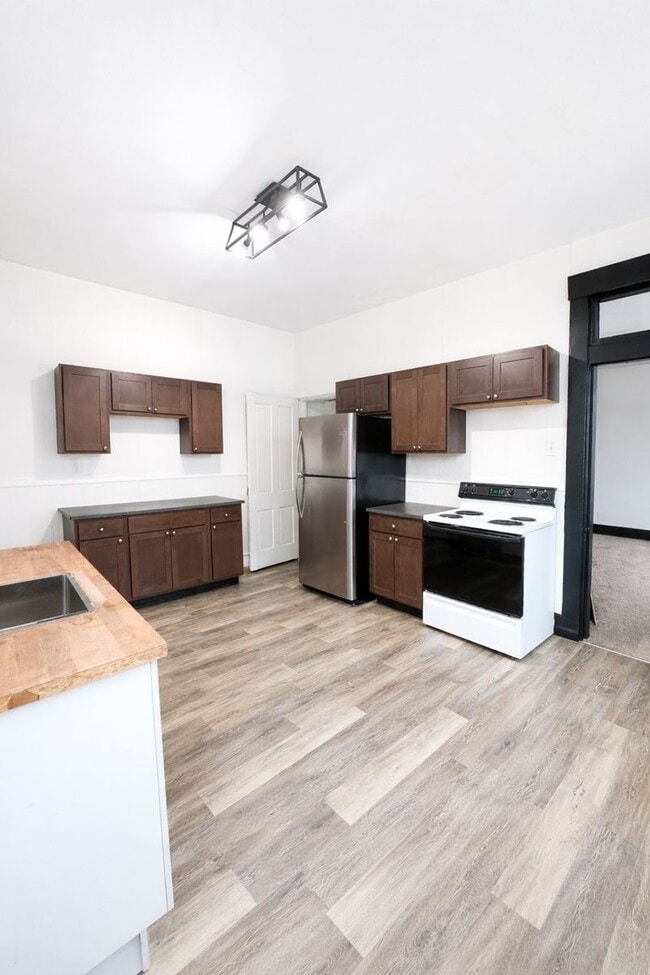 Building Photo - 934 Washington Ave Unit 1