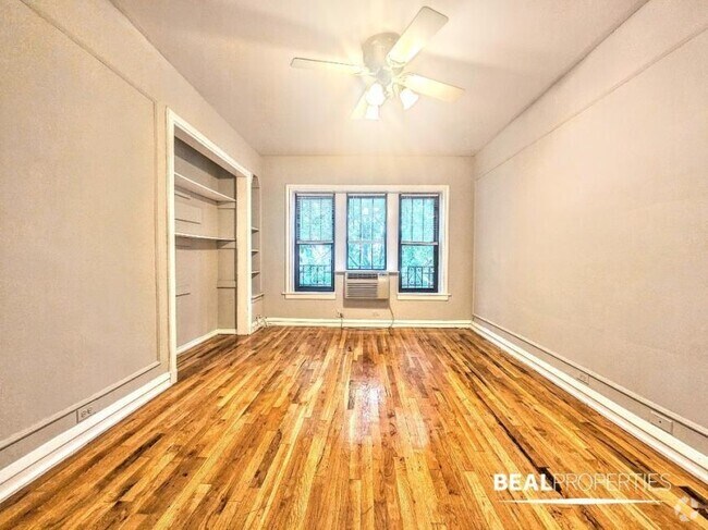 Building Photo - 1 bedroom in CHICAGO IL 60657 Unit 202 Rental