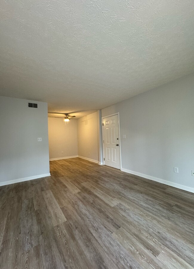 Building Photo - Woodfield Unit 602