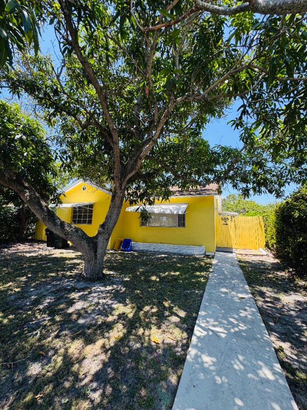 Photo - 1215 C St Casa