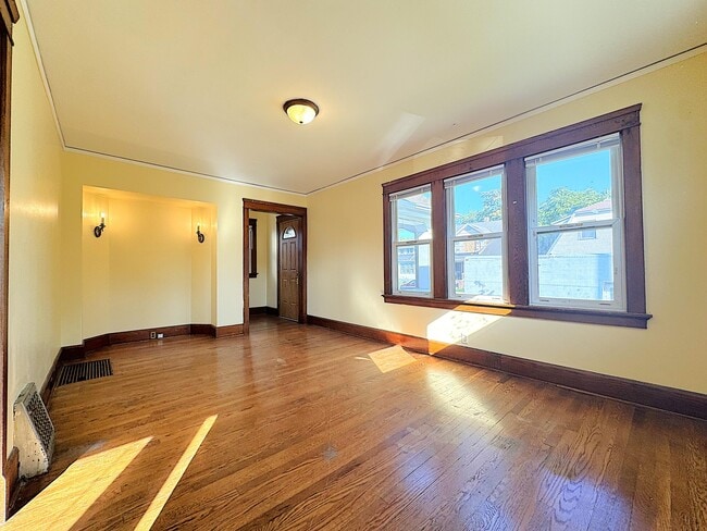 Photo - 1838 Holmes Ave