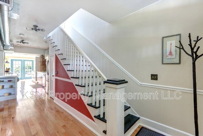 Photo - 2121 Price St