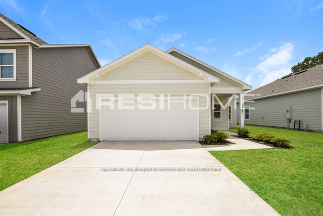 Building Photo - 5230 Inglewood Dr