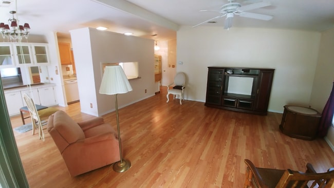 Photo - 5935 Camelot Dr N