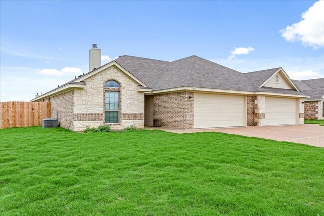 Photo - Duplex on Hilltop Drive | Midway ISD
