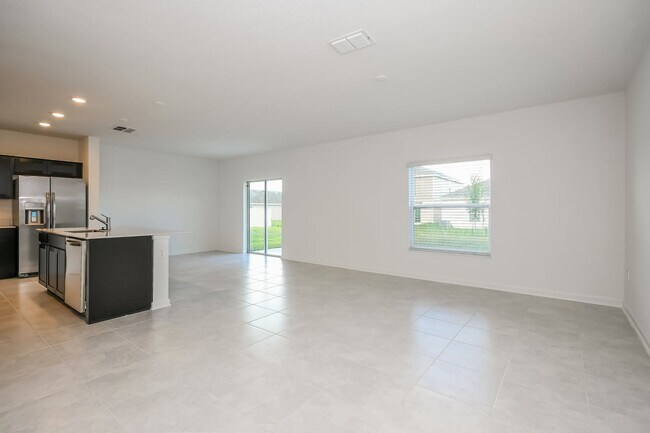 Photo - 949 Harold Pass