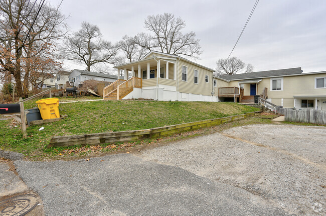 Building Photo - 810 203rd St Unit #1 Rental