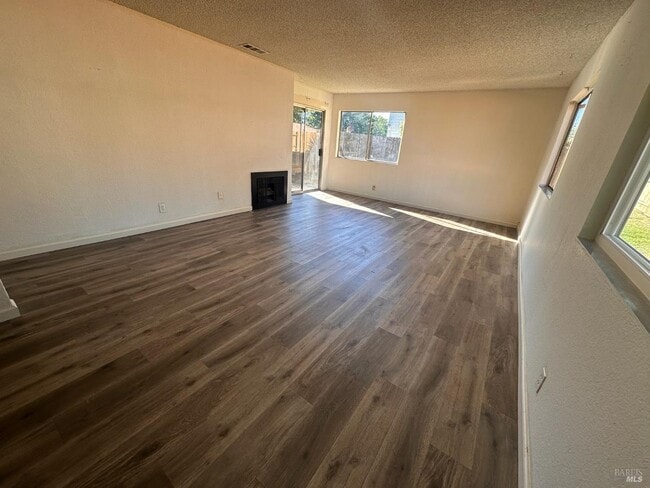 Photo - 437 Ellesmere Dr