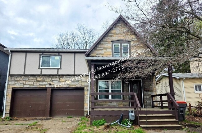 Building Photo - 911 4th Ave