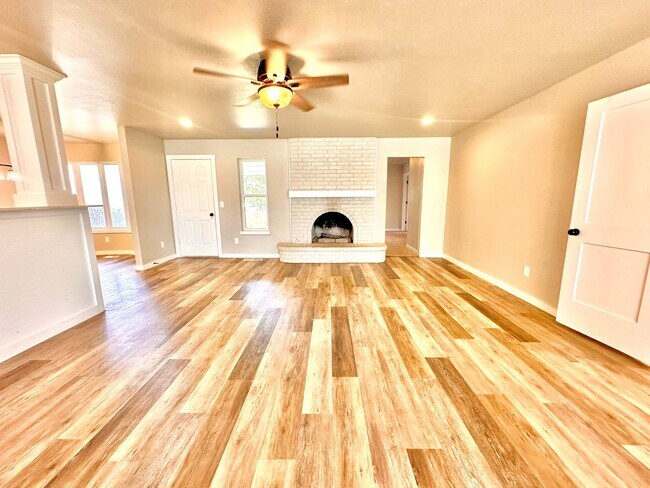 Photo - 4 Bed Spacious Midwest city House