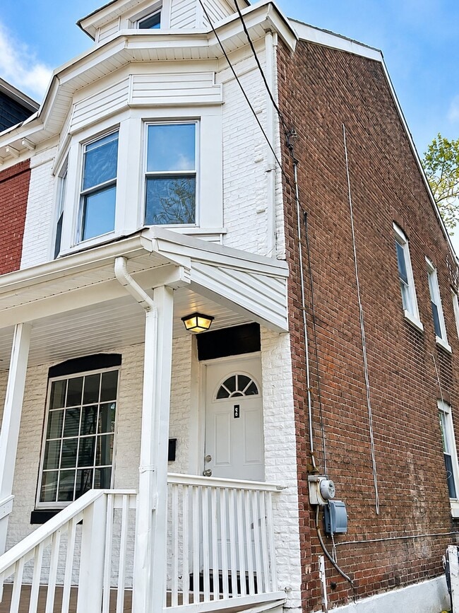 23 E Ingham Ave