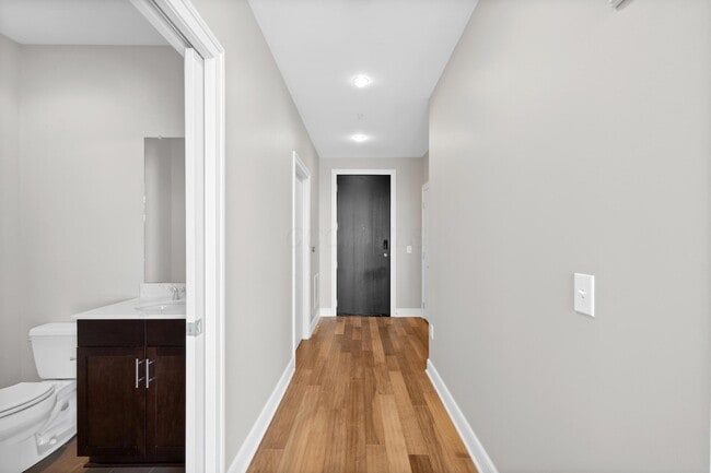 Photo - 1145 N High St Unidad 302