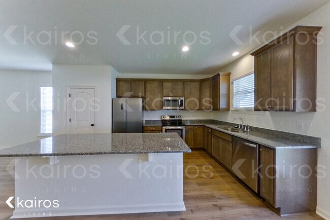 Photo - 206 Teddy Ln