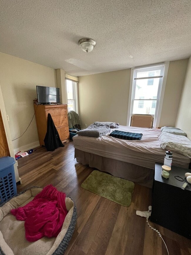 Building Photo - Spacious Three Bedroom Near Campus Unit 409 Rental