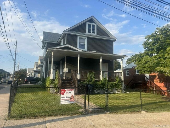 Building Photo - 22 Cozzens Ave Unit 2-1 Rental