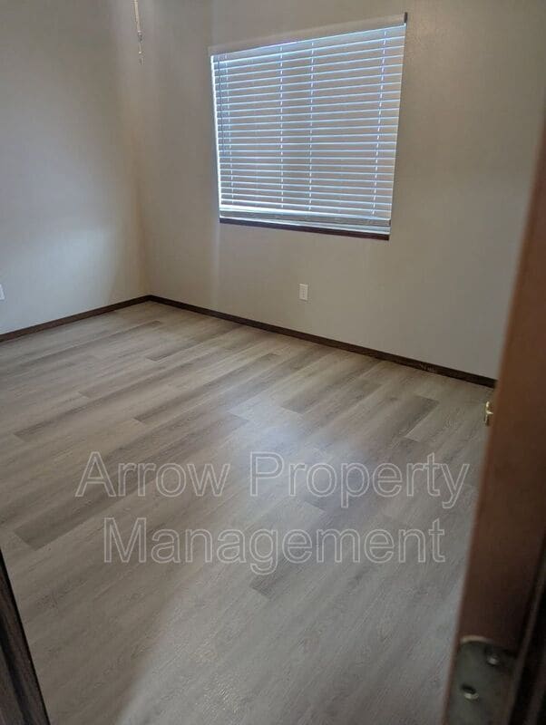 Photo - 305 E N St