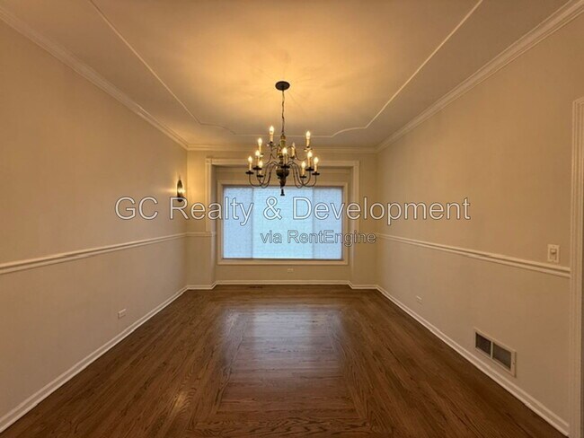 Photo - 882 Clarendon Ln