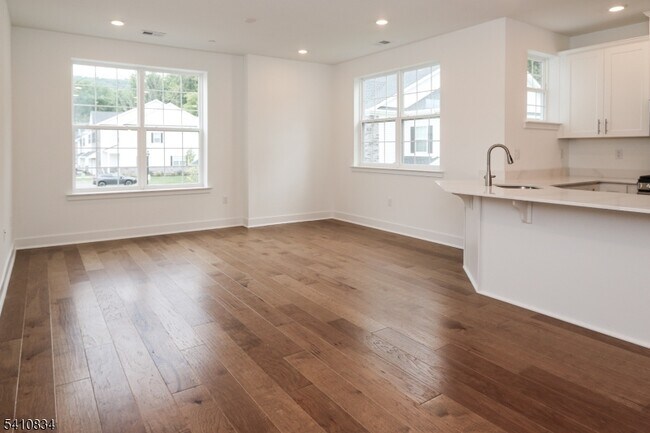 Photo - 71 Veterans Wy