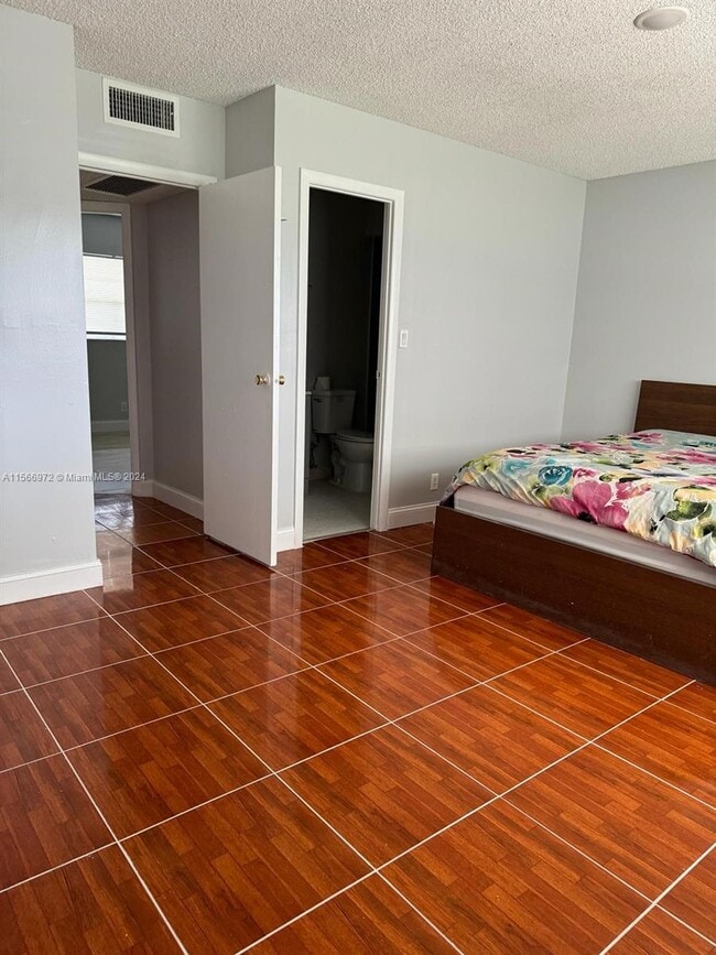 Photo - 5000 NW 36th St Unit 402