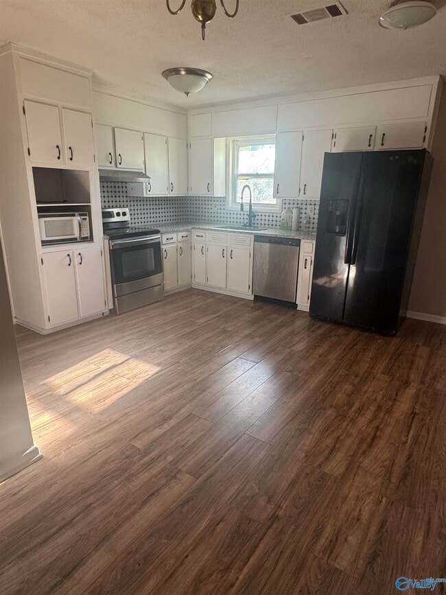 Photo - 3918 Binderton Pl SW