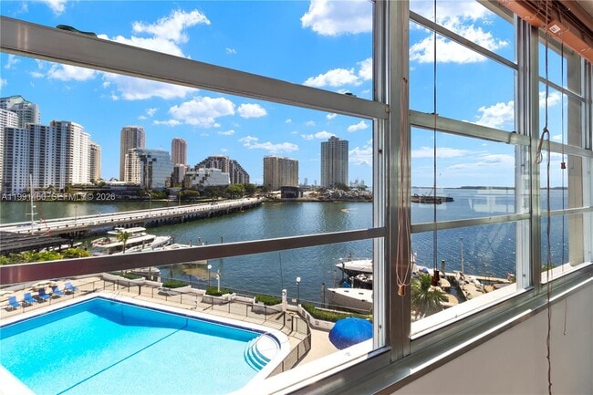 Building Photo - 905 Brickell Bay Dr Unit 531