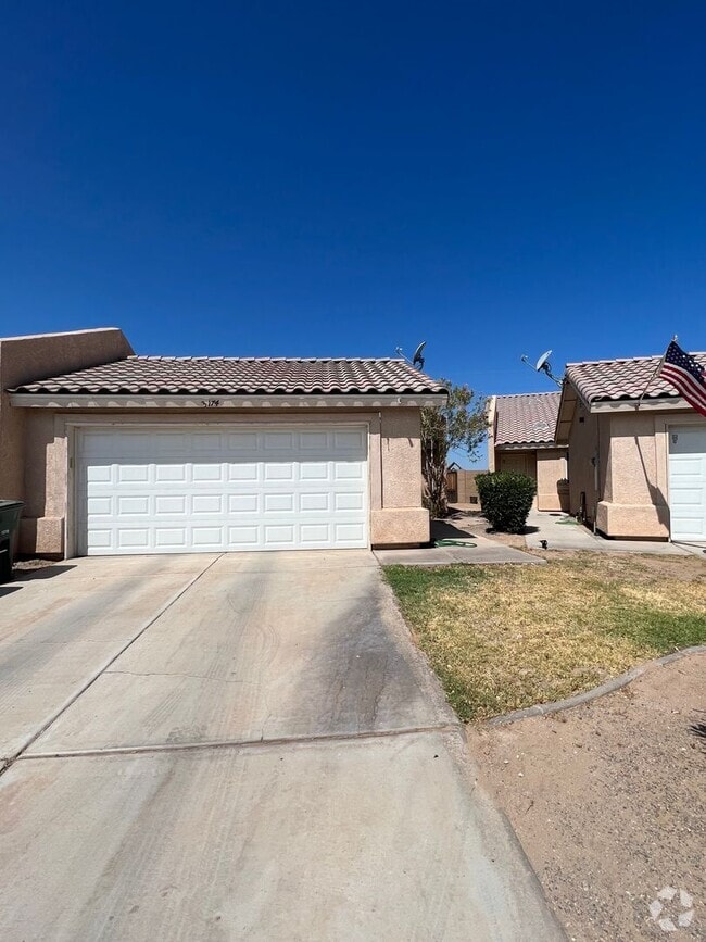 Building Photo - TOWNHOME IN SUNSET MTN VILLAS!
