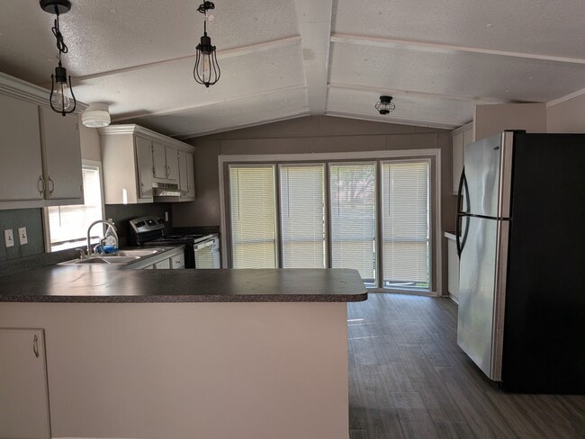 Photo - 158 W Taylor