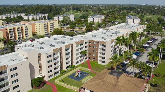 Photo - 6960 Miami Gardens Dr Unit 2-420