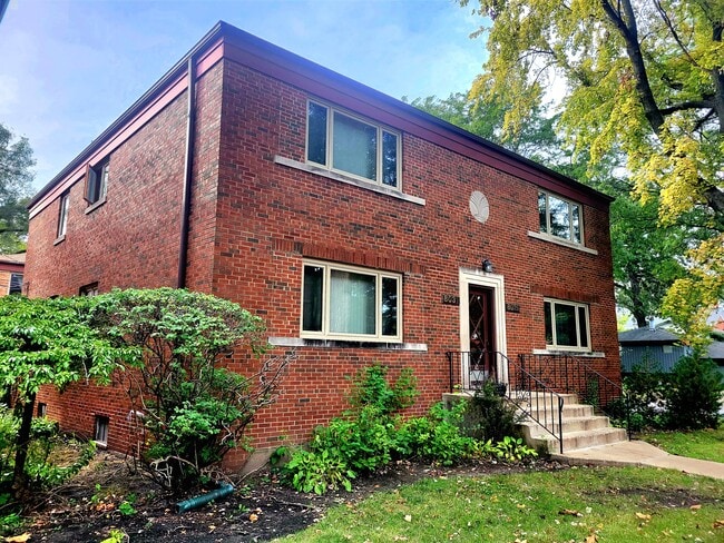 Building Photo - 8029 Lake St Unit 2