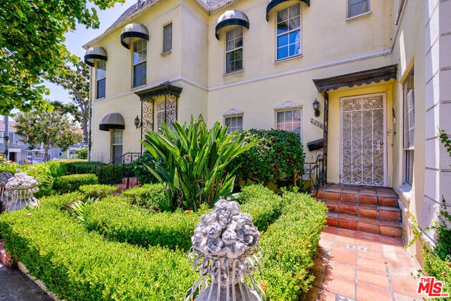 Photo - 203 S Doheny Dr Unit 1/2