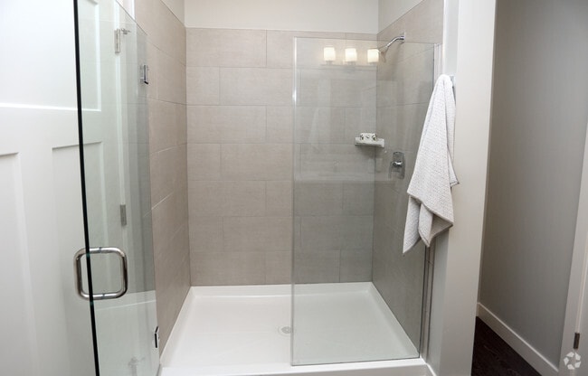 2BR, 2BA - 1130 SF