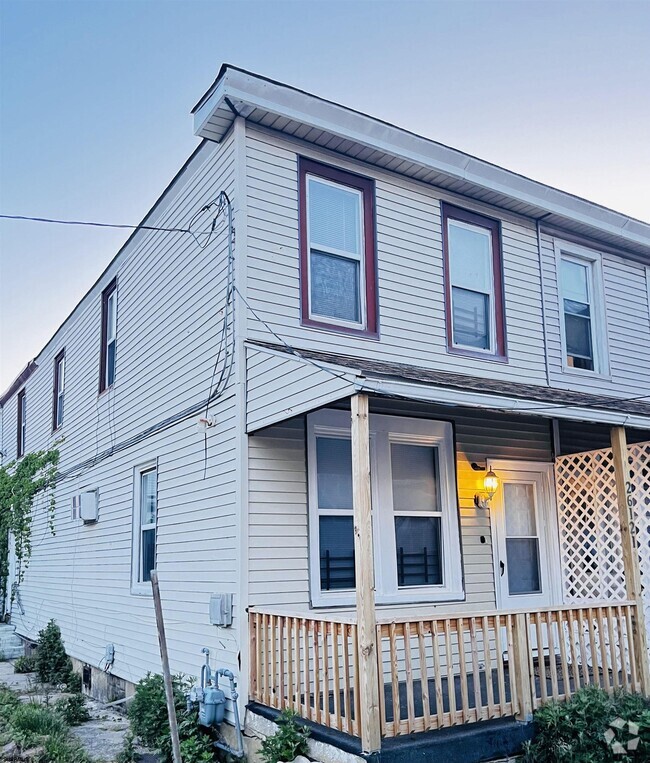 Building Photo - 26 1/2 S Georgia Ave Rental