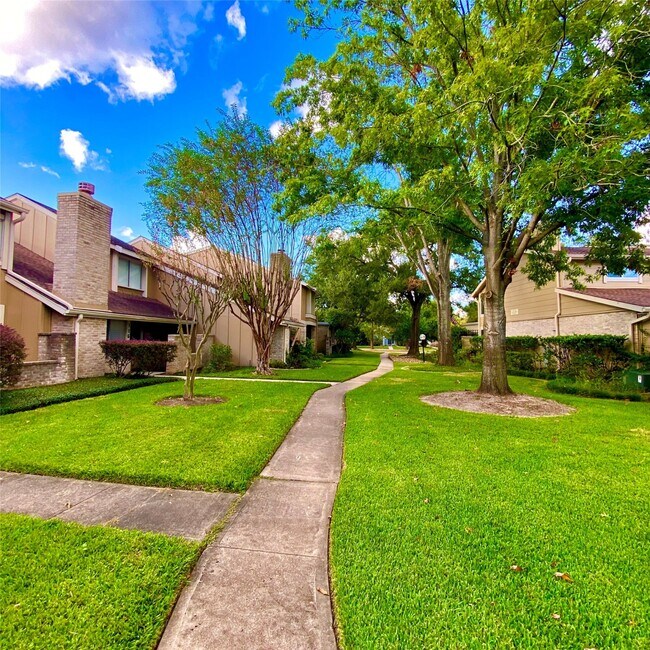 Photo - 11643 Southlake Dr